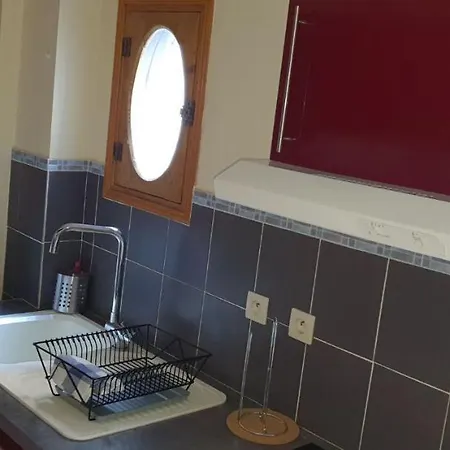 公寓 Studio Tres Spacieux Avec Cour, En Plein Coeur De ! *