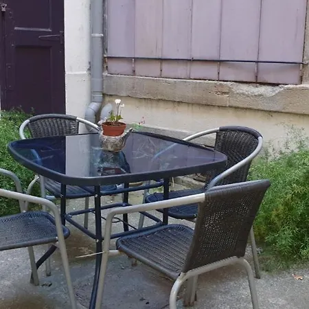 Studio Tres Spacieux Avec Cour, En Plein Coeur De ! * 卡尔卡松