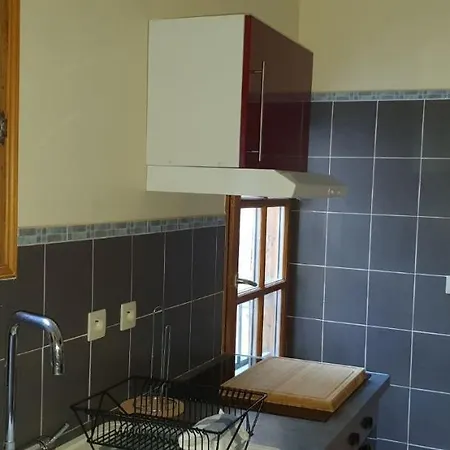 Studio Tres Spacieux Avec Cour, En Plein Coeur De ! * 卡尔卡松