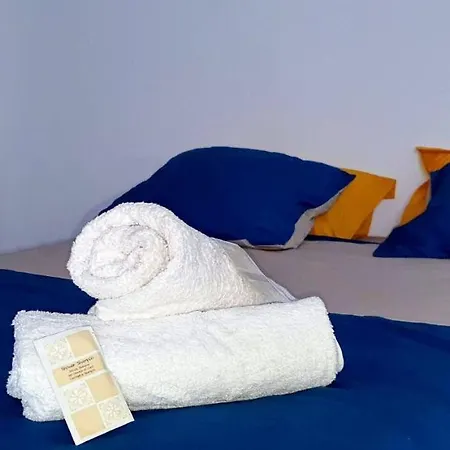 Studio Tres Spacieux Avec Cour, En Plein Coeur De ! * 卡尔卡松