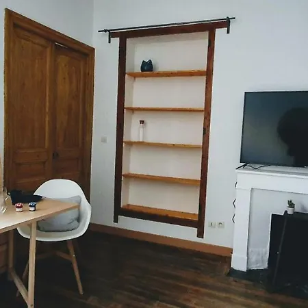 公寓 Studio Tres Spacieux Avec Cour, En Plein Coeur De ! 卡尔卡松