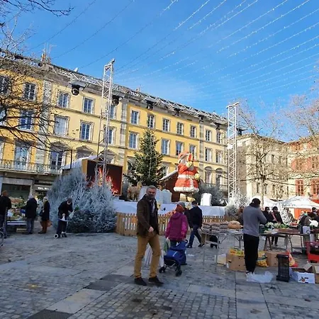 Studio Tres Spacieux Avec Cour, En Plein Coeur De ! * 卡尔卡松