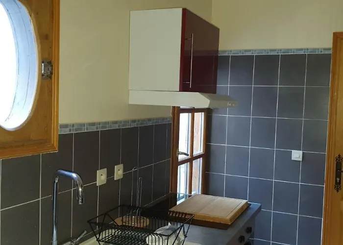 Studio Tres Spacieux Avec Cour, En Plein Coeur De ! * Καρκασόν