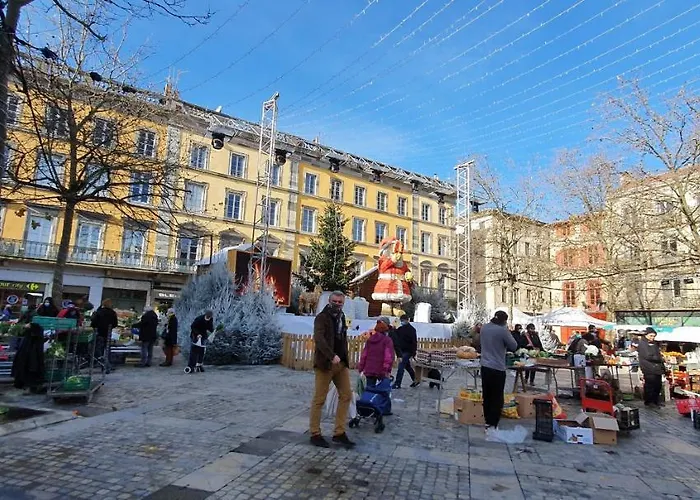 Studio Tres Spacieux Avec Cour, En Plein Coeur De ! * Καρκασόν